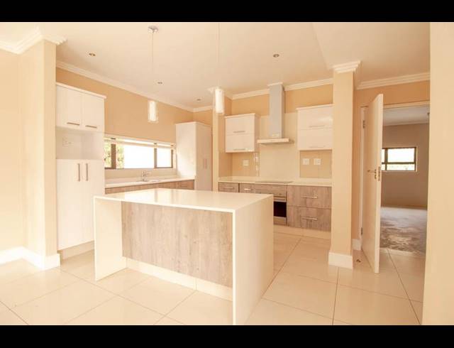 3 BEDROOM TOWNHOUSE FOR SALE IN IZINGA ESTATE